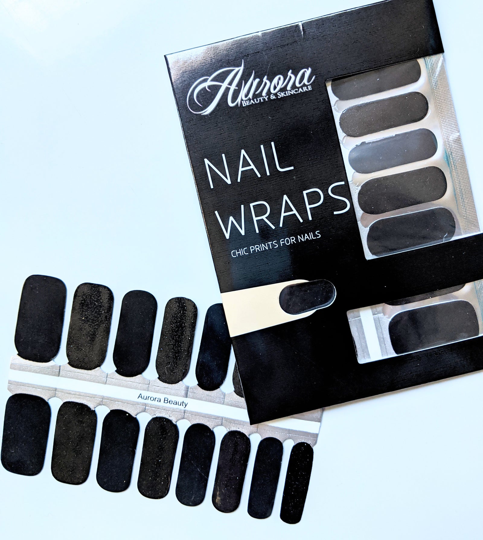 Envolturas de uñas negras sólidas y con brillo