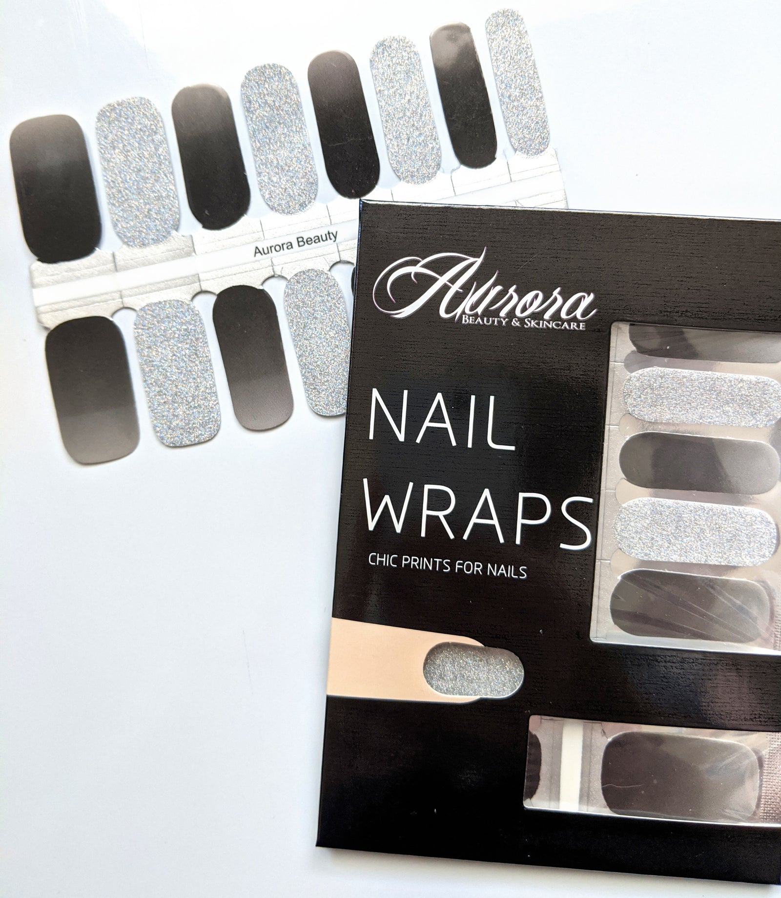 Envolturas para uñas con purpurina gris y plateada